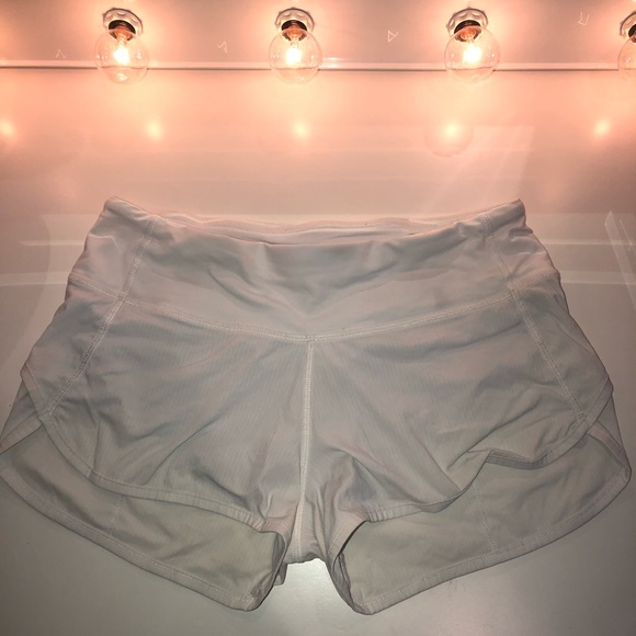 LULULEMON SPEED UP SHORTS 2.5” - Picture 1 of 3